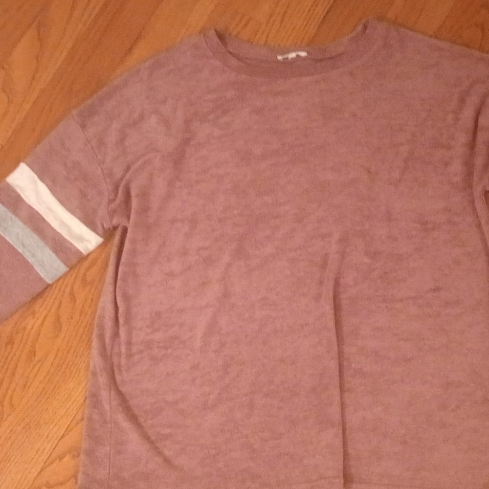 Large easel brand name sweatshirt n great condition worn Abt 4 times. Maroon clr